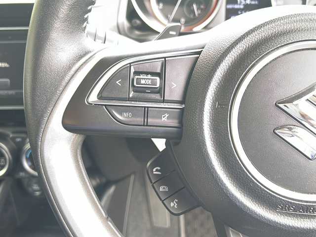 スズキ スイフト RSt 愛知県 2017(平29)年 3万km ピュアホワイトP ディーラーオプションナビ/全方位カメラ/パドルシフト/プッシュスタート/純正フロアマット/横滑り防止/前ドライブレコーダー/ＥＴＣ/Ｄドライブレコーダー/純正ドアバイザー/ＡＣＣ/オートライト/フォグランプ/LEDヘッドライト/盗難防止/スペアキー/バックカメラ/保証書/取扱説明書