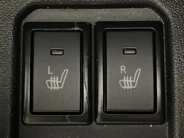 スズキ ジムニー XC 神奈川県 2021(令3)年 2.8万km ミディアムグレー スズキセーフティサポート/社外7型SDナビゲーション【CN-RE07WD】/・BT/フルセグTV/CD/DVD/SD/革巻きステアリング/ステアリングスイッチ/Autoライト/クルーズコントロール/ダウンヒルアシストコントロール/ETC/ドライブレコーダー/LEDヘッドライト/フォグランプ/電動格納ミラー/ウィンカーミラー/ミラーヒーター/スマートキー/プッシュスタートボタン/背面タイヤ/純正フロアマット/純正ドアバイザー/純正16インチアルミホイール