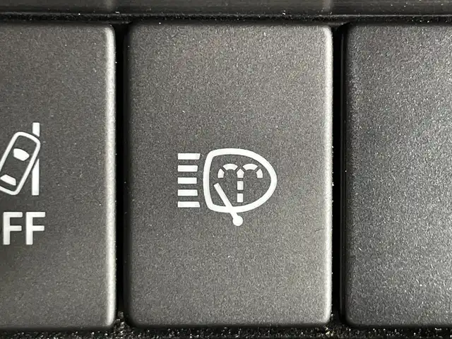 スズキ ジムニー XC 神奈川県 2021(令3)年 2.8万km ミディアムグレー スズキセーフティサポート/社外7型SDナビゲーション【CN-RE07WD】/・BT/フルセグTV/CD/DVD/SD/革巻きステアリング/ステアリングスイッチ/Autoライト/クルーズコントロール/ダウンヒルアシストコントロール/ETC/ドライブレコーダー/LEDヘッドライト/フォグランプ/電動格納ミラー/ウィンカーミラー/ミラーヒーター/スマートキー/プッシュスタートボタン/背面タイヤ/純正フロアマット/純正ドアバイザー/純正16インチアルミホイール