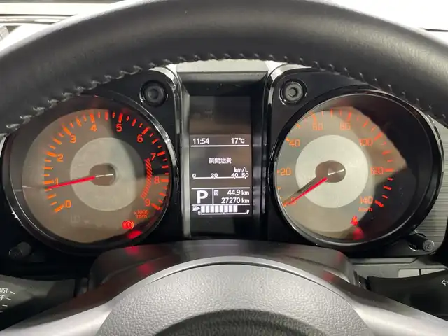 スズキ ジムニー XC 神奈川県 2021(令3)年 2.8万km ミディアムグレー スズキセーフティサポート/社外7型SDナビゲーション【CN-RE07WD】/・BT/フルセグTV/CD/DVD/SD/革巻きステアリング/ステアリングスイッチ/Autoライト/クルーズコントロール/ダウンヒルアシストコントロール/ETC/ドライブレコーダー/LEDヘッドライト/フォグランプ/電動格納ミラー/ウィンカーミラー/ミラーヒーター/スマートキー/プッシュスタートボタン/背面タイヤ/純正フロアマット/純正ドアバイザー/純正16インチアルミホイール