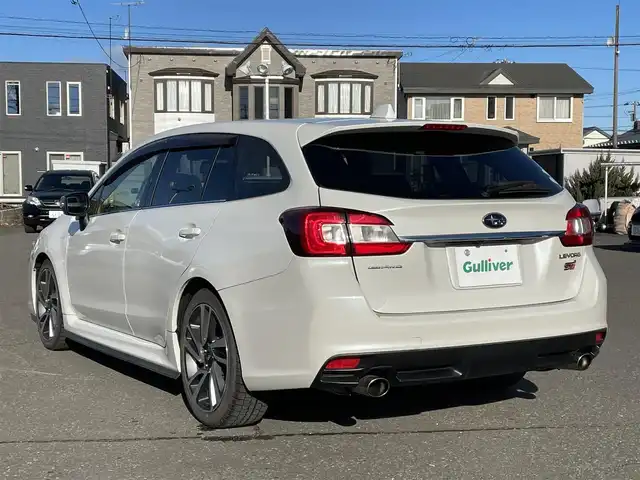 スバル レヴォーグ 1．6GT－S アイサイト 道央・札幌 2014(平26)年 11.8万km クリスタルホワイトP 登録時走行距離117/852km/　４　W　D　/アイサイト/純正SDナビ(CD/DVD/FM/AM/SD/BT)/フルセグテレビ（走行中視聴可能）/バックカメラ/アイドリングストップ/ウィンカーミラー/クルーズコントロール（追従走行あり）/ドアバイザー/プッシュスタート/ETC/MTモード付AT/パドルシフト/USB入力端子/純正ドライブレコーダー/パワーシート（運転席/助手席）/純正フロアマット/横滑り防止装置/レーンキープアシスト/盗難防止装置/オートライト/衝突軽減ブレーキ/フォグランプ/リアフォグランプ/革巻きステアリング/ステアリングスイッチ/イルミネーションコントロール/ワイパー間欠時間コントローラー/ヒルホールドスイッチ/社外エンジンスターター/電動格納ミラー/バニティミラー