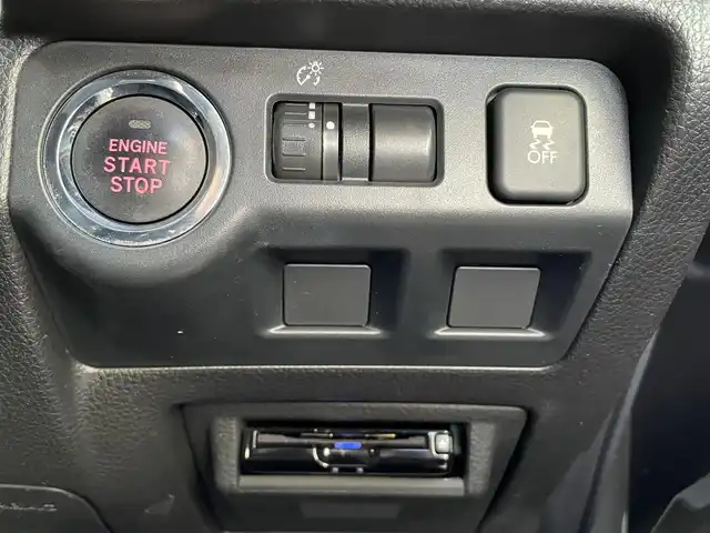 スバル レヴォーグ 1．6GT－S アイサイト 道央・札幌 2014(平26)年 11.8万km クリスタルホワイトP 登録時走行距離117/852km/　４　W　D　/アイサイト/純正SDナビ(CD/DVD/FM/AM/SD/BT)/フルセグテレビ（走行中視聴可能）/バックカメラ/アイドリングストップ/ウィンカーミラー/クルーズコントロール（追従走行あり）/ドアバイザー/プッシュスタート/ETC/MTモード付AT/パドルシフト/USB入力端子/純正ドライブレコーダー/パワーシート（運転席/助手席）/純正フロアマット/横滑り防止装置/レーンキープアシスト/盗難防止装置/オートライト/衝突軽減ブレーキ/フォグランプ/リアフォグランプ/革巻きステアリング/ステアリングスイッチ/イルミネーションコントロール/ワイパー間欠時間コントローラー/ヒルホールドスイッチ/社外エンジンスターター/電動格納ミラー/バニティミラー