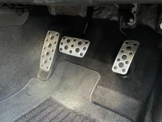 スバル レヴォーグ 1．6GT－S アイサイト 道央・札幌 2014(平26)年 11.8万km クリスタルホワイトP 登録時走行距離117/852km/　４　W　D　/アイサイト/純正SDナビ(CD/DVD/FM/AM/SD/BT)/フルセグテレビ（走行中視聴可能）/バックカメラ/アイドリングストップ/ウィンカーミラー/クルーズコントロール（追従走行あり）/ドアバイザー/プッシュスタート/ETC/MTモード付AT/パドルシフト/USB入力端子/純正ドライブレコーダー/パワーシート（運転席/助手席）/純正フロアマット/横滑り防止装置/レーンキープアシスト/盗難防止装置/オートライト/衝突軽減ブレーキ/フォグランプ/リアフォグランプ/革巻きステアリング/ステアリングスイッチ/イルミネーションコントロール/ワイパー間欠時間コントローラー/ヒルホールドスイッチ/社外エンジンスターター/電動格納ミラー/バニティミラー