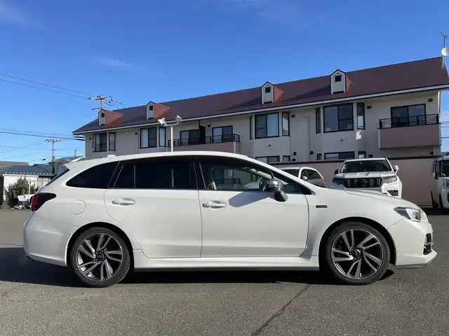 スバル レヴォーグ 1．6GT－S アイサイト 道央・札幌 2014(平26)年 11.8万km クリスタルホワイトP 登録時走行距離117/852km/　４　W　D　/アイサイト/純正SDナビ(CD/DVD/FM/AM/SD/BT)/フルセグテレビ（走行中視聴可能）/バックカメラ/アイドリングストップ/ウィンカーミラー/クルーズコントロール（追従走行あり）/ドアバイザー/プッシュスタート/ETC/MTモード付AT/パドルシフト/USB入力端子/純正ドライブレコーダー/パワーシート（運転席/助手席）/純正フロアマット/横滑り防止装置/レーンキープアシスト/盗難防止装置/オートライト/衝突軽減ブレーキ/フォグランプ/リアフォグランプ/革巻きステアリング/ステアリングスイッチ/イルミネーションコントロール/ワイパー間欠時間コントローラー/ヒルホールドスイッチ/社外エンジンスターター/電動格納ミラー/バニティミラー