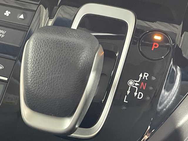 ホンダ フリード ハイブリット G ホンダセンシング 福岡県 2020(令2)年 3.2万km ミッドナイトブルービームM 禁煙車/社外メモリナビ/・CD/DVD/BT/HDMI/フルセグTV/・バックモニター/後席モニター/ホンダセンシング/両側パワースライドドア/ETC/シートヒーター（D/N)/ステアリングリモコン/スマートキー/・プッシュスタート/LEDヘッドライト/・オートライト/純正フロアマット