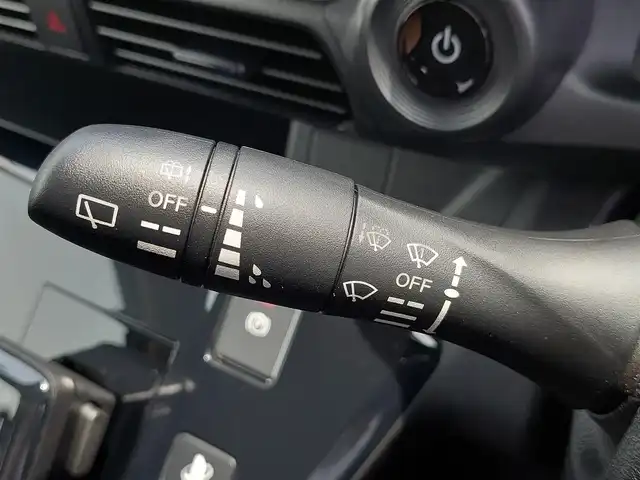 三菱 ｅＫクロス ＥＶ P 東京都 2023(令5)年 0.3万km アメジストブラック/シルキーホワイト 純正9インチナビ/ビルトインETC2.0/シートヒーター/ステアリングヒーター/LEDヘッドライト/オートライト/e-Assist/衝突被害軽減ブレーキシステム/車線逸脱警報システム/踏み間違い衝突防止アシスト/オートマチックハイビーム/パーキングセンサー/スマートキー/純正15インチAW