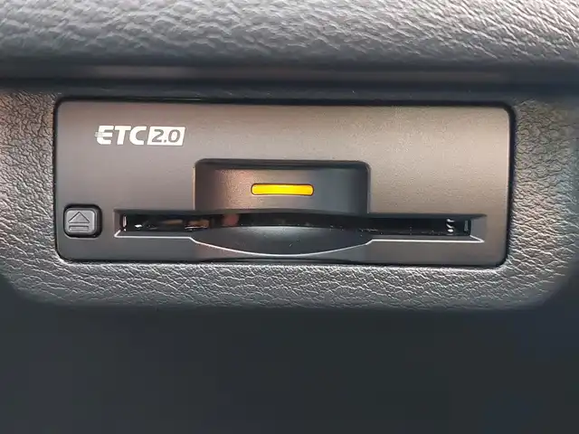 三菱 ｅＫクロス ＥＶ P 東京都 2023(令5)年 0.3万km アメジストブラック/シルキーホワイト 純正9インチナビ/ビルトインETC2.0/シートヒーター/ステアリングヒーター/LEDヘッドライト/オートライト/e-Assist/衝突被害軽減ブレーキシステム/車線逸脱警報システム/踏み間違い衝突防止アシスト/オートマチックハイビーム/パーキングセンサー/スマートキー/純正15インチAW