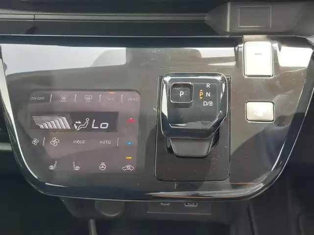 三菱 ｅＫクロス ＥＶ P 東京都 2023(令5)年 0.3万km アメジストブラック/シルキーホワイト 純正9インチナビ/ビルトインETC2.0/シートヒーター/ステアリングヒーター/LEDヘッドライト/オートライト/e-Assist/衝突被害軽減ブレーキシステム/車線逸脱警報システム/踏み間違い衝突防止アシスト/オートマチックハイビーム/パーキングセンサー/スマートキー/純正15インチAW