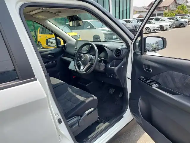 三菱 ｅＫクロス ＥＶ P 東京都 2023(令5)年 0.3万km アメジストブラック/シルキーホワイト 純正9インチナビ/ビルトインETC2.0/シートヒーター/ステアリングヒーター/LEDヘッドライト/オートライト/e-Assist/衝突被害軽減ブレーキシステム/車線逸脱警報システム/踏み間違い衝突防止アシスト/オートマチックハイビーム/パーキングセンサー/スマートキー/純正15インチAW