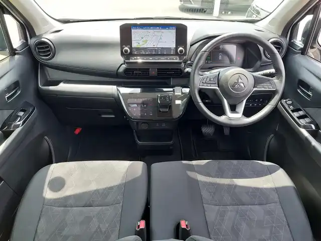 三菱 ｅＫクロス ＥＶ P 東京都 2023(令5)年 0.3万km アメジストブラック/シルキーホワイト 純正9インチナビ/ビルトインETC2.0/シートヒーター/ステアリングヒーター/LEDヘッドライト/オートライト/e-Assist/衝突被害軽減ブレーキシステム/車線逸脱警報システム/踏み間違い衝突防止アシスト/オートマチックハイビーム/パーキングセンサー/スマートキー/純正15インチAW