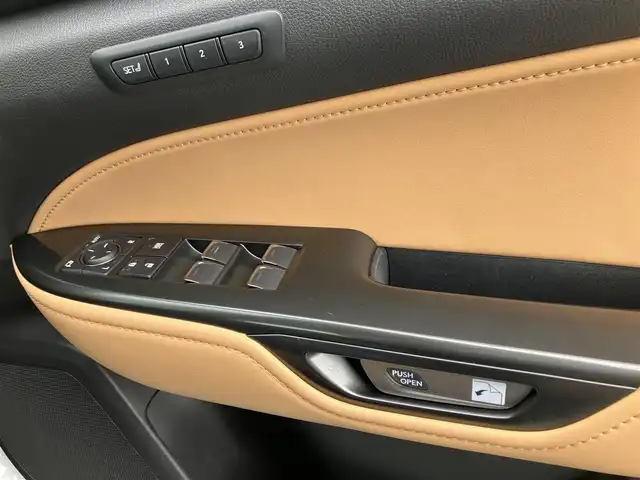 レクサス ＮＸ 350h バージョンL 埼玉県 2023(令5)年 3万km ソニッククォーツ 登録時29118km/ワンオーナー/サンルーフ/茶革シート/　・前席パワーシート/　・前席シートエアコン/　・全席シートヒーター/レクサスセーフティシステム＋/　・プリクラッシュセーフティ/　・レーダークルーズコントロール/　・レーントレーシングアシスト/　・アダプティブハイビームアシスト/　・ロードサインアシスト/　・プロアクティブドライビングアシスト/純正14インチメーカーナビ/　・マークレビンソンサウンド/　・Miracast/　・フルセグTV/　・Bluetooth接続/　・USB端子/Type-C端子/パノラミックビューモニター/デジタルインナーミラー/パワーバックドア/3眼LEDヘッドライト/LEDフォグ/ETC2.0/プッシュスタートボタン/スマートキー×2/カードキー×1/ヘッドアップディスプレイ/ブラインドスポットモニター/クリアランスソナー/純正20インチAW/革巻きステアリング/　・ステアリングヒーター/nanoe-X内蔵オートエアコン/ドアバイザー/新車時保証書/レクサス整備記録簿（R6.R7）/