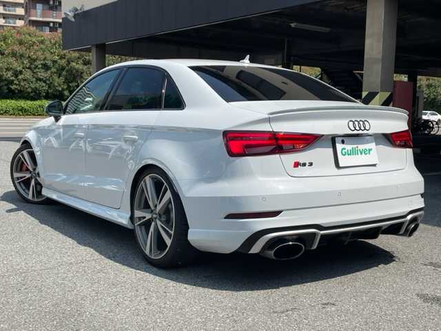 アウディ ＲＳ３ 神奈川県 2018(平30)年 8.4万km グレイシアホワイトメタリック ワンオーナー/4WDターボ/パノラマルーフ/純正HDDナビ/・DTV/DVD/BT/USB/SD/Bang&Olufsenサウンド/バックカメラ/コーナーセンサー/レザーシート/前席シートヒーター/レーダークルーズコントロール/ビルトインETC2.0/レーンアシスト/衝突軽減ブレーキ/純正19インチAW/プッシュEgスタート/ストップ/スマートキー×2/純正LEDヘッドライト/バック/フロントフォグ/パドルシフト付ステアリング/EVENTURI吸気システム/アイドリングストップ/ターンランプ付電動格納ドアミラー/純正フロアマット/取扱説明書/新車時保証書