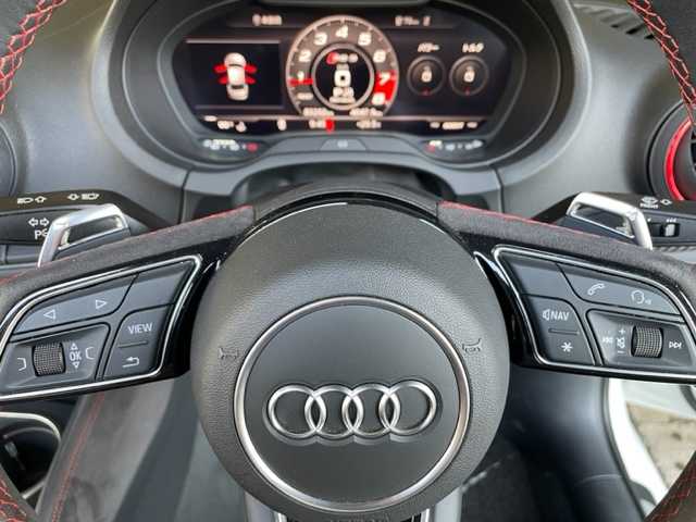 アウディ ＲＳ３ 神奈川県 2018(平30)年 8.4万km グレイシアホワイトメタリック ワンオーナー/4WDターボ/パノラマルーフ/純正HDDナビ/・DTV/DVD/BT/USB/SD/Bang&Olufsenサウンド/バックカメラ/コーナーセンサー/レザーシート/前席シートヒーター/レーダークルーズコントロール/ビルトインETC2.0/レーンアシスト/衝突軽減ブレーキ/純正19インチAW/プッシュEgスタート/ストップ/スマートキー×2/純正LEDヘッドライト/バック/フロントフォグ/パドルシフト付ステアリング/EVENTURI吸気システム/アイドリングストップ/ターンランプ付電動格納ドアミラー/純正フロアマット/取扱説明書/新車時保証書