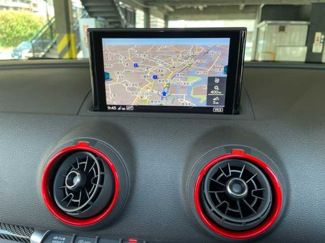 アウディ ＲＳ３ 神奈川県 2018(平30)年 8.4万km グレイシアホワイトメタリック ワンオーナー/4WDターボ/パノラマルーフ/純正HDDナビ/・DTV/DVD/BT/USB/SD/Bang&Olufsenサウンド/バックカメラ/コーナーセンサー/レザーシート/前席シートヒーター/レーダークルーズコントロール/ビルトインETC2.0/レーンアシスト/衝突軽減ブレーキ/純正19インチAW/プッシュEgスタート/ストップ/スマートキー×2/純正LEDヘッドライト/バック/フロントフォグ/パドルシフト付ステアリング/EVENTURI吸気システム/アイドリングストップ/ターンランプ付電動格納ドアミラー/純正フロアマット/取扱説明書/新車時保証書