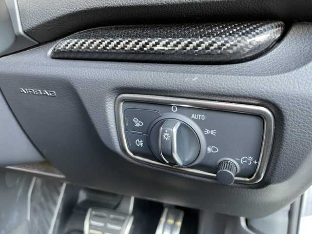 アウディ ＲＳ３ 神奈川県 2018(平30)年 8.4万km グレイシアホワイトメタリック ワンオーナー/4WDターボ/パノラマルーフ/純正HDDナビ/・DTV/DVD/BT/USB/SD/Bang&Olufsenサウンド/バックカメラ/コーナーセンサー/レザーシート/前席シートヒーター/レーダークルーズコントロール/ビルトインETC2.0/レーンアシスト/衝突軽減ブレーキ/純正19インチAW/プッシュEgスタート/ストップ/スマートキー×2/純正LEDヘッドライト/バック/フロントフォグ/パドルシフト付ステアリング/EVENTURI吸気システム/アイドリングストップ/ターンランプ付電動格納ドアミラー/純正フロアマット/取扱説明書/新車時保証書