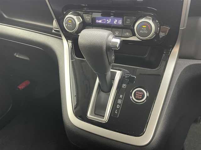 日産 セレナ ハイウェイスターVセレクションⅡ 岡山県 2017(平29)年 5.7万km ブリリアントホワイトパール 純正ナビ/【ナビ/フルセグ/Bluetooth/AUX】	/バックカメラ/クルーズコントロール/LEDヘッドライト（AUTO機能付き）	/ETC	/エマージェンシーブレーキ	/車線逸脱防止システム	/横滑り防止装置	/社外ドライブレコーダー（前）	/純正16インチアルミ	/アイドリングストップ/ISOFIX/チルトステアリング/シートリフター/シートバックテーブル/ウィンカーミラー/ドアバイザー/純正フロアマット	/ステアリングスイッチ	/プッシュスタート