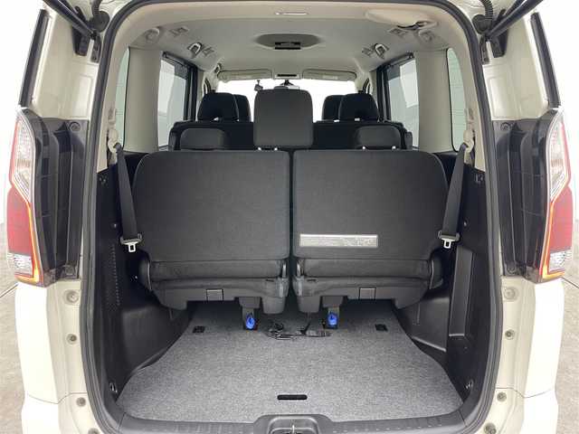 日産 セレナ ハイウェイスターVセレクションⅡ 岡山県 2017(平29)年 5.7万km ブリリアントホワイトパール 純正ナビ/【ナビ/フルセグ/Bluetooth/AUX】	/バックカメラ/クルーズコントロール/LEDヘッドライト（AUTO機能付き）	/ETC	/エマージェンシーブレーキ	/車線逸脱防止システム	/横滑り防止装置	/社外ドライブレコーダー（前）	/純正16インチアルミ	/アイドリングストップ/ISOFIX/チルトステアリング/シートリフター/シートバックテーブル/ウィンカーミラー/ドアバイザー/純正フロアマット	/ステアリングスイッチ	/プッシュスタート