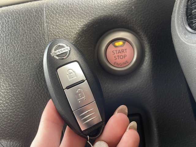 日産 キューブ 15X 大阪府 2017(平29)年 3.9万km ビターショコラ 2トーン 純正ナビ/（CD・DVD・BT・フルセグ）/ドライブレコーダー/純正フロアマット/プッシュスタート/ETC/電動格納ミラー/スペアキーあり/保証書・取扱説明書あり