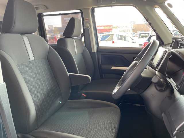 トヨタ ルーミー カスタムG 岐阜県 2023(令5)年 1.4万km レーザーブルークリスタルシャイン /登録時14026km//ワンオーナー//純正9インチディスプレイオーディオ/(AM/FM/フルセグTV/BT/USB)//メーカーパッケージOP(ディスプレイオーディオパッケージ)/(9インチディスプレイオーディオ)/(バックカメラ)/(ステアリングスイッチ)//スマートアシスト/(衝突回避支援ブレーキ機能)/(衝突警報機能)/(車線逸脱警報機能)/(路側逸脱警報)/(ふらつき警報)/(ブレーキ制御付誤発進抑制機能)/(先行車発進お知らせ機能)/(アダプティプドライビングビーム)/(オートハイビーム)/(サイドビューランプ)/(コーナーセンサー)/(標識認識機能)/(全車速追従機能付ACC)//純正フロアマット//純正LEDヘッドライト//純正14インチアルミホイール//ETC