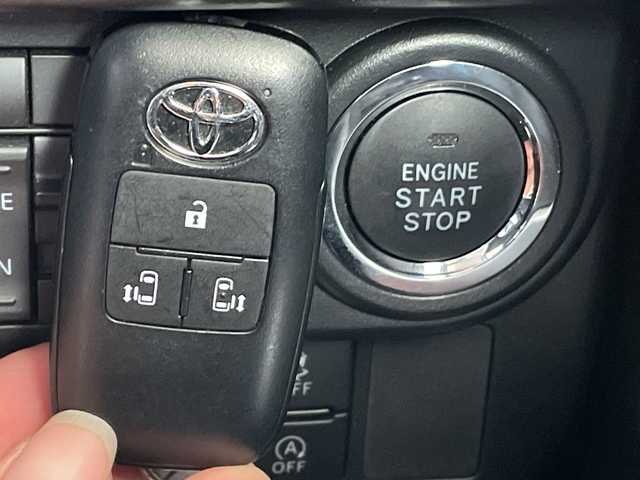 トヨタ ルーミー カスタムG 岐阜県 2023(令5)年 1.4万km レーザーブルークリスタルシャイン /登録時14026km//ワンオーナー//純正9インチディスプレイオーディオ/(AM/FM/フルセグTV/BT/USB)//メーカーパッケージOP(ディスプレイオーディオパッケージ)/(9インチディスプレイオーディオ)/(バックカメラ)/(ステアリングスイッチ)//スマートアシスト/(衝突回避支援ブレーキ機能)/(衝突警報機能)/(車線逸脱警報機能)/(路側逸脱警報)/(ふらつき警報)/(ブレーキ制御付誤発進抑制機能)/(先行車発進お知らせ機能)/(アダプティプドライビングビーム)/(オートハイビーム)/(サイドビューランプ)/(コーナーセンサー)/(標識認識機能)/(全車速追従機能付ACC)//純正フロアマット//純正LEDヘッドライト//純正14インチアルミホイール//ETC