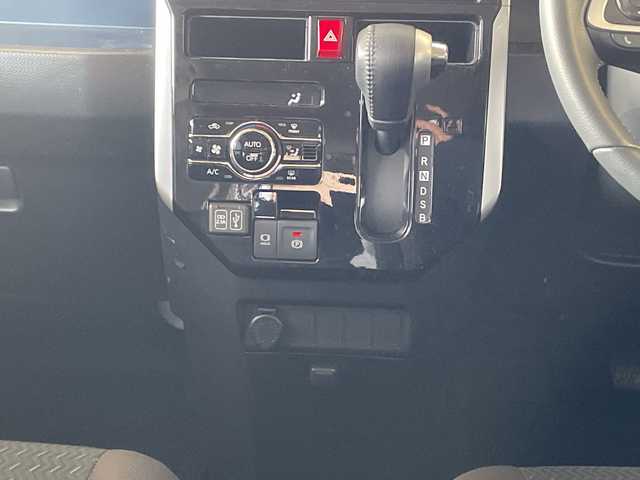 トヨタ ルーミー カスタムG 岐阜県 2023(令5)年 1.4万km レーザーブルークリスタルシャイン /登録時14026km//ワンオーナー//純正9インチディスプレイオーディオ/(AM/FM/フルセグTV/BT/USB)//メーカーパッケージOP(ディスプレイオーディオパッケージ)/(9インチディスプレイオーディオ)/(バックカメラ)/(ステアリングスイッチ)//スマートアシスト/(衝突回避支援ブレーキ機能)/(衝突警報機能)/(車線逸脱警報機能)/(路側逸脱警報)/(ふらつき警報)/(ブレーキ制御付誤発進抑制機能)/(先行車発進お知らせ機能)/(アダプティプドライビングビーム)/(オートハイビーム)/(サイドビューランプ)/(コーナーセンサー)/(標識認識機能)/(全車速追従機能付ACC)//純正フロアマット//純正LEDヘッドライト//純正14インチアルミホイール//ETC