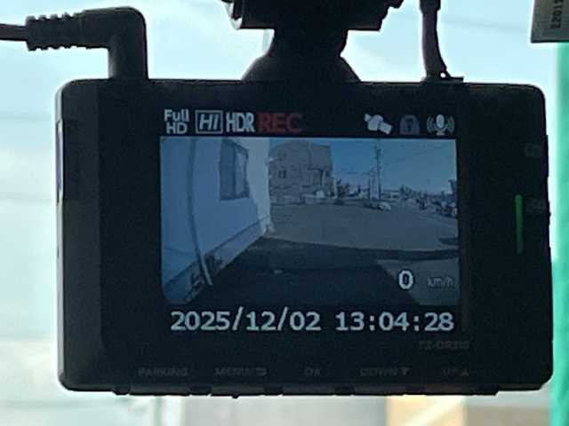 トヨタ ルーミー カスタムG 岐阜県 2023(令5)年 1.4万km レーザーブルークリスタルシャイン /登録時14026km//ワンオーナー//純正9インチディスプレイオーディオ/(AM/FM/フルセグTV/BT/USB)//メーカーパッケージOP(ディスプレイオーディオパッケージ)/(9インチディスプレイオーディオ)/(バックカメラ)/(ステアリングスイッチ)//スマートアシスト/(衝突回避支援ブレーキ機能)/(衝突警報機能)/(車線逸脱警報機能)/(路側逸脱警報)/(ふらつき警報)/(ブレーキ制御付誤発進抑制機能)/(先行車発進お知らせ機能)/(アダプティプドライビングビーム)/(オートハイビーム)/(サイドビューランプ)/(コーナーセンサー)/(標識認識機能)/(全車速追従機能付ACC)//純正フロアマット//純正LEDヘッドライト//純正14インチアルミホイール//ETC