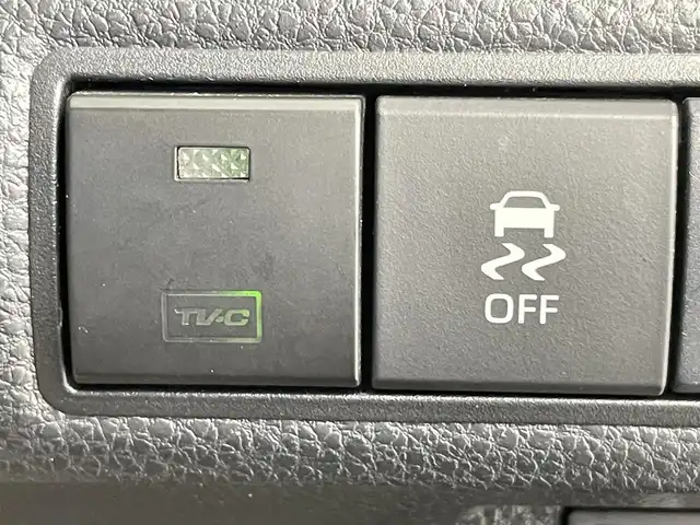 トヨタ カローラツーリング ハイブリッド ダブルバイビー 千葉県 2020(令2)年 6.9万km ホワイトパールクリスタルシャイン トヨタセーフティセンス/・プリクラッシュセーフティ/・プリクラッシュセーフティブレーキ/・レーダークルーズコントロール/・クリアランスソナー/・ブラインドスポットモニター/・レーンキープアシスト/純正８型ディスプレイオーディオ（ナビ付き）/・CD/DVD/USB/Bluetooth/フルセグTV/・バックカメラ/・ビルトインETC/革巻きステアリング/・ステアリングスイッチ/・ステアリングヒーター/ハーフレザーシート/・DNシートヒーター/電子パーキング/・ブレーキホールド/純正フロアマット/純正１７インチAW/オートライト/・オートマチックハイビーム/・LEDヘッドライト/・LEDフォグランプ