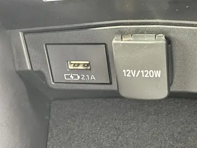 トヨタ カローラツーリング ハイブリッド ダブルバイビー 千葉県 2020(令2)年 6.9万km ホワイトパールクリスタルシャイン トヨタセーフティセンス/・プリクラッシュセーフティ/・プリクラッシュセーフティブレーキ/・レーダークルーズコントロール/・クリアランスソナー/・ブラインドスポットモニター/・レーンキープアシスト/純正８型ディスプレイオーディオ（ナビ付き）/・CD/DVD/USB/Bluetooth/フルセグTV/・バックカメラ/・ビルトインETC/革巻きステアリング/・ステアリングスイッチ/・ステアリングヒーター/ハーフレザーシート/・DNシートヒーター/電子パーキング/・ブレーキホールド/純正フロアマット/純正１７インチAW/オートライト/・オートマチックハイビーム/・LEDヘッドライト/・LEDフォグランプ