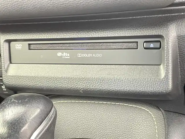 トヨタ カローラツーリング ハイブリッド ダブルバイビー 千葉県 2020(令2)年 6.9万km ホワイトパールクリスタルシャイン トヨタセーフティセンス/・プリクラッシュセーフティ/・プリクラッシュセーフティブレーキ/・レーダークルーズコントロール/・クリアランスソナー/・ブラインドスポットモニター/・レーンキープアシスト/純正８型ディスプレイオーディオ（ナビ付き）/・CD/DVD/USB/Bluetooth/フルセグTV/・バックカメラ/・ビルトインETC/革巻きステアリング/・ステアリングスイッチ/・ステアリングヒーター/ハーフレザーシート/・DNシートヒーター/電子パーキング/・ブレーキホールド/純正フロアマット/純正１７インチAW/オートライト/・オートマチックハイビーム/・LEDヘッドライト/・LEDフォグランプ