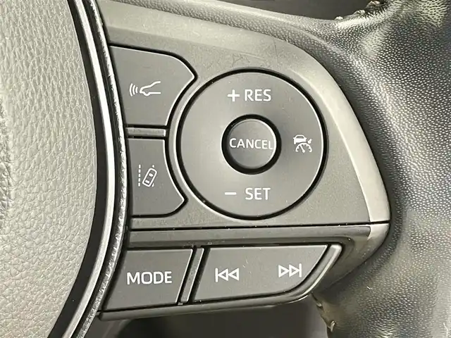 トヨタ カローラツーリング ハイブリッド ダブルバイビー 千葉県 2020(令2)年 6.9万km ホワイトパールクリスタルシャイン トヨタセーフティセンス/・プリクラッシュセーフティ/・プリクラッシュセーフティブレーキ/・レーダークルーズコントロール/・クリアランスソナー/・ブラインドスポットモニター/・レーンキープアシスト/純正８型ディスプレイオーディオ（ナビ付き）/・CD/DVD/USB/Bluetooth/フルセグTV/・バックカメラ/・ビルトインETC/革巻きステアリング/・ステアリングスイッチ/・ステアリングヒーター/ハーフレザーシート/・DNシートヒーター/電子パーキング/・ブレーキホールド/純正フロアマット/純正１７インチAW/オートライト/・オートマチックハイビーム/・LEDヘッドライト/・LEDフォグランプ