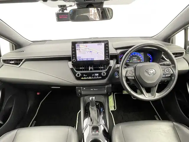 トヨタ カローラツーリング ハイブリッド ダブルバイビー 千葉県 2020(令2)年 6.9万km ホワイトパールクリスタルシャイン トヨタセーフティセンス/・プリクラッシュセーフティ/・プリクラッシュセーフティブレーキ/・レーダークルーズコントロール/・クリアランスソナー/・ブラインドスポットモニター/・レーンキープアシスト/純正８型ディスプレイオーディオ（ナビ付き）/・CD/DVD/USB/Bluetooth/フルセグTV/・バックカメラ/・ビルトインETC/革巻きステアリング/・ステアリングスイッチ/・ステアリングヒーター/ハーフレザーシート/・DNシートヒーター/電子パーキング/・ブレーキホールド/純正フロアマット/純正１７インチAW/オートライト/・オートマチックハイビーム/・LEDヘッドライト/・LEDフォグランプ
