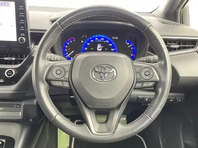 トヨタ カローラツーリング ハイブリッド ダブルバイビー 千葉県 2020(令2)年 6.9万km ホワイトパールクリスタルシャイン トヨタセーフティセンス/・プリクラッシュセーフティ/・プリクラッシュセーフティブレーキ/・レーダークルーズコントロール/・クリアランスソナー/・ブラインドスポットモニター/・レーンキープアシスト/純正８型ディスプレイオーディオ（ナビ付き）/・CD/DVD/USB/Bluetooth/フルセグTV/・バックカメラ/・ビルトインETC/革巻きステアリング/・ステアリングスイッチ/・ステアリングヒーター/ハーフレザーシート/・DNシートヒーター/電子パーキング/・ブレーキホールド/純正フロアマット/純正１７インチAW/オートライト/・オートマチックハイビーム/・LEDヘッドライト/・LEDフォグランプ