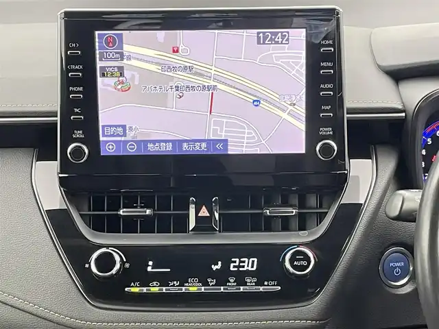 トヨタ カローラツーリング ハイブリッド ダブルバイビー 千葉県 2020(令2)年 6.9万km ホワイトパールクリスタルシャイン トヨタセーフティセンス/・プリクラッシュセーフティ/・プリクラッシュセーフティブレーキ/・レーダークルーズコントロール/・クリアランスソナー/・ブラインドスポットモニター/・レーンキープアシスト/純正８型ディスプレイオーディオ（ナビ付き）/・CD/DVD/USB/Bluetooth/フルセグTV/・バックカメラ/・ビルトインETC/革巻きステアリング/・ステアリングスイッチ/・ステアリングヒーター/ハーフレザーシート/・DNシートヒーター/電子パーキング/・ブレーキホールド/純正フロアマット/純正１７インチAW/オートライト/・オートマチックハイビーム/・LEDヘッドライト/・LEDフォグランプ