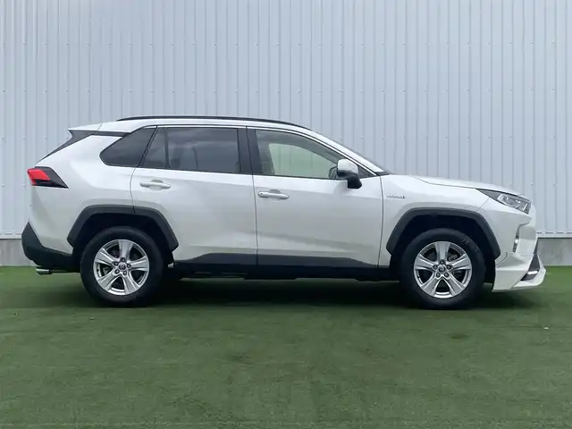 トヨタ ＲＡＶ４ ハイブリットX 香川県 2020(令2)年 6.7万km ホワイトパールクリスタルシャイン 登録時走行距離：66979km/アルパイン9型ナビ/バックカメラ/TRDフロントエアロ/プリクラッシュセーフティシステム/レーンキープアシスト/レーダークルーズコントロール/クリアランスソナー/オートハイビーム/LEDヘッドライト/オートライト/フォグランプ/MTモード付AT/オートホールド機能付き電子パーキングブレーキ/純正フロアマット/電動格納ウィンカーミラー/ラゲッジマット/プッシュスタート/スマートキー