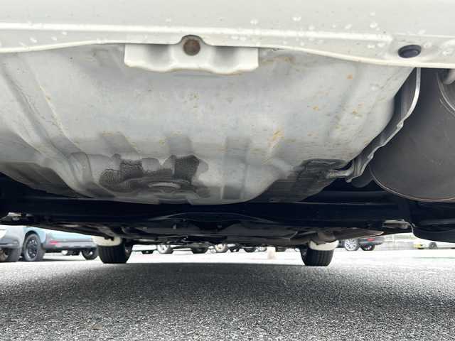 ホンダ フィット L 兵庫県 2011(平23)年 10.8万km プレミアムホワイト 禁煙車　純正ＨＤＤナビ（ＡＭ・ＦＭ・ワンセグ・ＤＶＤ）　ビルトインＥＴＣ　バックカメラ　オートライト　純正フロアマット　純正ドアバイザー