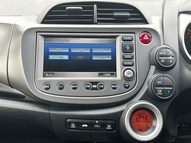 ホンダ フィット L 兵庫県 2011(平23)年 10.8万km プレミアムホワイト 禁煙車　純正ＨＤＤナビ（ＡＭ・ＦＭ・ワンセグ・ＤＶＤ）　ビルトインＥＴＣ　バックカメラ　オートライト　純正フロアマット　純正ドアバイザー