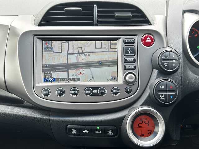 ホンダ フィット L 兵庫県 2011(平23)年 10.8万km プレミアムホワイト 禁煙車　純正ＨＤＤナビ（ＡＭ・ＦＭ・ワンセグ・ＤＶＤ）　ビルトインＥＴＣ　バックカメラ　オートライト　純正フロアマット　純正ドアバイザー