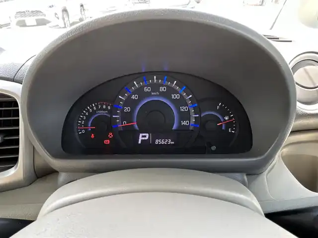 スズキ スペーシア X 福岡県 2014(平26)年 8.6万km キャンドルオレンジメタリック ・ナビ/（BLUETOOTH/フルセグ/バックカメラ/DVD再生機能/・スペアキー/・衝突軽減システム/・アイドリングストップ/・片側パワースライドドア/・電動格納ミラー/・CDチェンジャー/・ドアバイザー/・スマートキー/・ベンチシート/・保証書/・取扱説明書