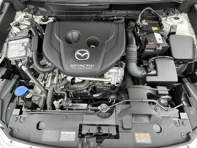 マツダ ＣＸ－３ XD プロアクティブ 滋賀県 2017(平29)年 6.1万km スノーフレイクホワイトパールマイカ ディーゼル/4WD(F4)/6速AT/7インチ純正ナビ/(FM/AM/CD/DVD/フルセグ/Bluetooth)/前ドライブレコーダー(ＳＤカード無し)/ETC/バックカメラ/プリクラッシュブレーキアシスト	/踏み間違い防止アシスト	/レーンキープアシスト	/クルーズコントロール/標識検知機能	/コーナー・バックセンサー	/運転席・助手席シートヒーター/電動格納ミラー/アイドリングストップ/革巻きステアリング/ステアリングスイッチ/ステアリングヒーター/パドルシフト/オートライト/LEDヘッドライト/リアフォグ/フルオートエアコン/ヘッドアップディスプレイ/プッシュスタート/スマートキー/USB端子/純正フロアマット/ドアバイザー