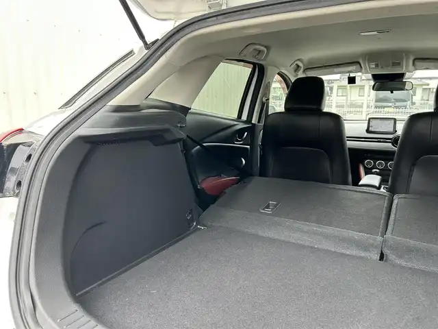 マツダ ＣＸ－３ XD プロアクティブ 滋賀県 2017(平29)年 6.1万km スノーフレイクホワイトパールマイカ ディーゼル/4WD(F4)/6速AT/7インチ純正ナビ/(FM/AM/CD/DVD/フルセグ/Bluetooth)/前ドライブレコーダー(ＳＤカード無し)/ETC/バックカメラ/プリクラッシュブレーキアシスト	/踏み間違い防止アシスト	/レーンキープアシスト	/クルーズコントロール/標識検知機能	/コーナー・バックセンサー	/運転席・助手席シートヒーター/電動格納ミラー/アイドリングストップ/革巻きステアリング/ステアリングスイッチ/ステアリングヒーター/パドルシフト/オートライト/LEDヘッドライト/リアフォグ/フルオートエアコン/ヘッドアップディスプレイ/プッシュスタート/スマートキー/USB端子/純正フロアマット/ドアバイザー