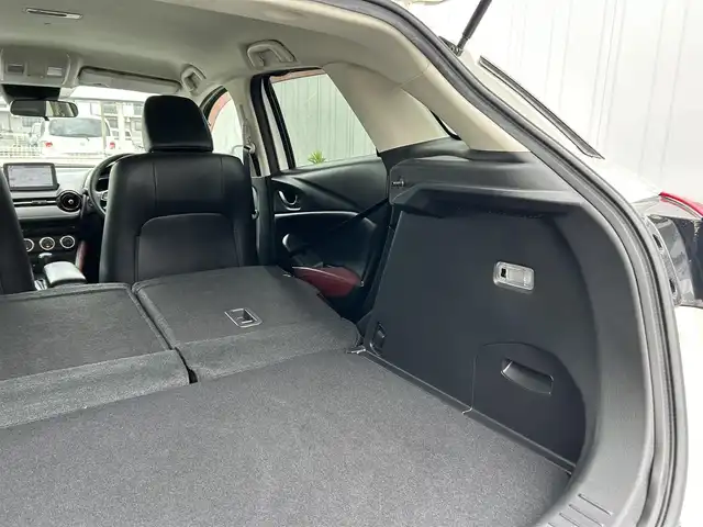 マツダ ＣＸ－３ XD プロアクティブ 滋賀県 2017(平29)年 6.1万km スノーフレイクホワイトパールマイカ ディーゼル/4WD(F4)/6速AT/7インチ純正ナビ/(FM/AM/CD/DVD/フルセグ/Bluetooth)/前ドライブレコーダー(ＳＤカード無し)/ETC/バックカメラ/プリクラッシュブレーキアシスト	/踏み間違い防止アシスト	/レーンキープアシスト	/クルーズコントロール/標識検知機能	/コーナー・バックセンサー	/運転席・助手席シートヒーター/電動格納ミラー/アイドリングストップ/革巻きステアリング/ステアリングスイッチ/ステアリングヒーター/パドルシフト/オートライト/LEDヘッドライト/リアフォグ/フルオートエアコン/ヘッドアップディスプレイ/プッシュスタート/スマートキー/USB端子/純正フロアマット/ドアバイザー