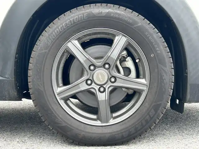 マツダ ＣＸ－３ XD プロアクティブ 滋賀県 2017(平29)年 6.1万km スノーフレイクホワイトパールマイカ ディーゼル/4WD(F4)/6速AT/7インチ純正ナビ/(FM/AM/CD/DVD/フルセグ/Bluetooth)/前ドライブレコーダー(ＳＤカード無し)/ETC/バックカメラ/プリクラッシュブレーキアシスト	/踏み間違い防止アシスト	/レーンキープアシスト	/クルーズコントロール/標識検知機能	/コーナー・バックセンサー	/運転席・助手席シートヒーター/電動格納ミラー/アイドリングストップ/革巻きステアリング/ステアリングスイッチ/ステアリングヒーター/パドルシフト/オートライト/LEDヘッドライト/リアフォグ/フルオートエアコン/ヘッドアップディスプレイ/プッシュスタート/スマートキー/USB端子/純正フロアマット/ドアバイザー