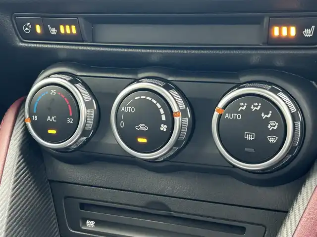 マツダ ＣＸ－３ XD プロアクティブ 滋賀県 2017(平29)年 6.1万km スノーフレイクホワイトパールマイカ ディーゼル/4WD(F4)/6速AT/7インチ純正ナビ/(FM/AM/CD/DVD/フルセグ/Bluetooth)/前ドライブレコーダー(ＳＤカード無し)/ETC/バックカメラ/プリクラッシュブレーキアシスト	/踏み間違い防止アシスト	/レーンキープアシスト	/クルーズコントロール/標識検知機能	/コーナー・バックセンサー	/運転席・助手席シートヒーター/電動格納ミラー/アイドリングストップ/革巻きステアリング/ステアリングスイッチ/ステアリングヒーター/パドルシフト/オートライト/LEDヘッドライト/リアフォグ/フルオートエアコン/ヘッドアップディスプレイ/プッシュスタート/スマートキー/USB端子/純正フロアマット/ドアバイザー