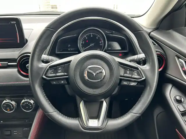 マツダ ＣＸ－３ XD プロアクティブ 滋賀県 2017(平29)年 6.1万km スノーフレイクホワイトパールマイカ ディーゼル/4WD(F4)/6速AT/7インチ純正ナビ/(FM/AM/CD/DVD/フルセグ/Bluetooth)/前ドライブレコーダー(ＳＤカード無し)/ETC/バックカメラ/プリクラッシュブレーキアシスト	/踏み間違い防止アシスト	/レーンキープアシスト	/クルーズコントロール/標識検知機能	/コーナー・バックセンサー	/運転席・助手席シートヒーター/電動格納ミラー/アイドリングストップ/革巻きステアリング/ステアリングスイッチ/ステアリングヒーター/パドルシフト/オートライト/LEDヘッドライト/リアフォグ/フルオートエアコン/ヘッドアップディスプレイ/プッシュスタート/スマートキー/USB端子/純正フロアマット/ドアバイザー