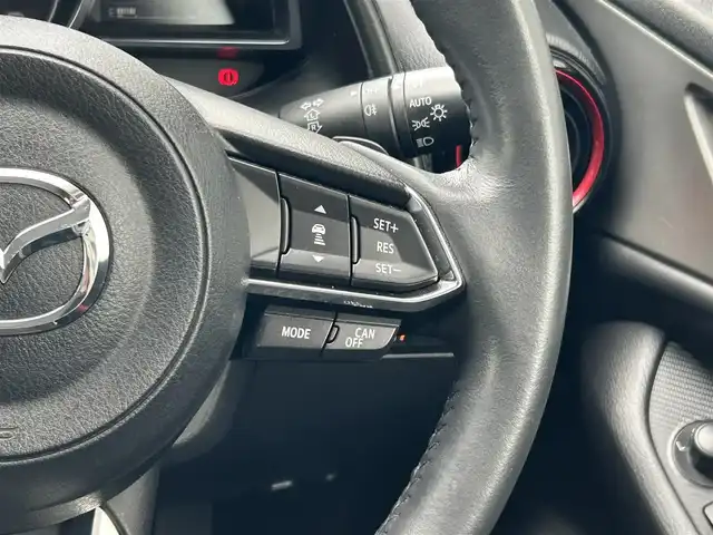 マツダ ＣＸ－３ XD プロアクティブ 滋賀県 2017(平29)年 6.1万km スノーフレイクホワイトパールマイカ ディーゼル/4WD(F4)/6速AT/7インチ純正ナビ/(FM/AM/CD/DVD/フルセグ/Bluetooth)/前ドライブレコーダー(ＳＤカード無し)/ETC/バックカメラ/プリクラッシュブレーキアシスト	/踏み間違い防止アシスト	/レーンキープアシスト	/クルーズコントロール/標識検知機能	/コーナー・バックセンサー	/運転席・助手席シートヒーター/電動格納ミラー/アイドリングストップ/革巻きステアリング/ステアリングスイッチ/ステアリングヒーター/パドルシフト/オートライト/LEDヘッドライト/リアフォグ/フルオートエアコン/ヘッドアップディスプレイ/プッシュスタート/スマートキー/USB端子/純正フロアマット/ドアバイザー