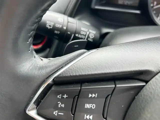 マツダ ＣＸ－３ XD プロアクティブ 滋賀県 2017(平29)年 6.1万km スノーフレイクホワイトパールマイカ ディーゼル/4WD(F4)/6速AT/7インチ純正ナビ/(FM/AM/CD/DVD/フルセグ/Bluetooth)/前ドライブレコーダー(ＳＤカード無し)/ETC/バックカメラ/プリクラッシュブレーキアシスト	/踏み間違い防止アシスト	/レーンキープアシスト	/クルーズコントロール/標識検知機能	/コーナー・バックセンサー	/運転席・助手席シートヒーター/電動格納ミラー/アイドリングストップ/革巻きステアリング/ステアリングスイッチ/ステアリングヒーター/パドルシフト/オートライト/LEDヘッドライト/リアフォグ/フルオートエアコン/ヘッドアップディスプレイ/プッシュスタート/スマートキー/USB端子/純正フロアマット/ドアバイザー