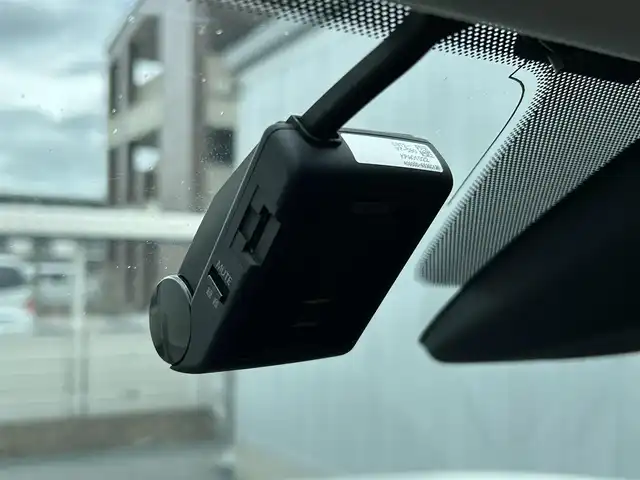 マツダ ＣＸ－３ XD プロアクティブ 滋賀県 2017(平29)年 6.1万km スノーフレイクホワイトパールマイカ ディーゼル/4WD(F4)/6速AT/7インチ純正ナビ/(FM/AM/CD/DVD/フルセグ/Bluetooth)/前ドライブレコーダー(ＳＤカード無し)/ETC/バックカメラ/プリクラッシュブレーキアシスト	/踏み間違い防止アシスト	/レーンキープアシスト	/クルーズコントロール/標識検知機能	/コーナー・バックセンサー	/運転席・助手席シートヒーター/電動格納ミラー/アイドリングストップ/革巻きステアリング/ステアリングスイッチ/ステアリングヒーター/パドルシフト/オートライト/LEDヘッドライト/リアフォグ/フルオートエアコン/ヘッドアップディスプレイ/プッシュスタート/スマートキー/USB端子/純正フロアマット/ドアバイザー