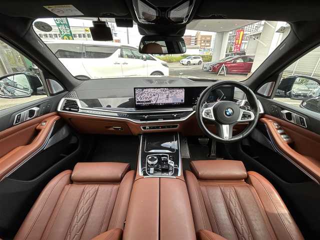 ＢＭＷ ＢＭＷ Ｘ７ xDrive40d Mスポーツ 福岡県 2023(令5)年 2.3万km カーボンブラックM ワンオーナー/純正ナビ（AM/FM/BT/ワンセグTV/AppleCarPlay)/ツインサンルーフ/ヘッドアップディスプレイ/前席メモリーシート/全席パワーシート/全席シートヒーター/前席エアシート/アラウンドビューモニター/ステアリングヒーター/クリアランスソナー/ドライブレコーダー/Bowers & Wilkinsサウンド/パワーバックドア/LEDライト/本革巻ステアリング/USB入力端子/純正23インチアルミホイール/スペアキー×１/保証書/取扱説明書