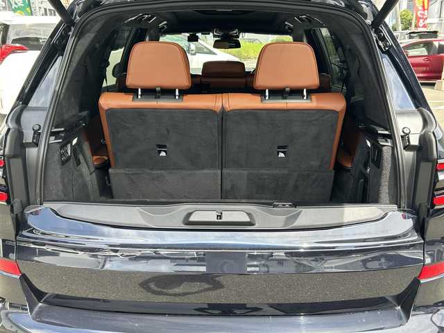 ＢＭＷ ＢＭＷ Ｘ７ xDrive40d Mスポーツ 福岡県 2023(令5)年 2.3万km カーボンブラックM ワンオーナー/純正ナビ（AM/FM/BT/ワンセグTV/AppleCarPlay)/ツインサンルーフ/ヘッドアップディスプレイ/前席メモリーシート/全席パワーシート/全席シートヒーター/前席エアシート/アラウンドビューモニター/ステアリングヒーター/クリアランスソナー/ドライブレコーダー/Bowers & Wilkinsサウンド/パワーバックドア/LEDライト/本革巻ステアリング/USB入力端子/純正23インチアルミホイール/スペアキー×１/保証書/取扱説明書