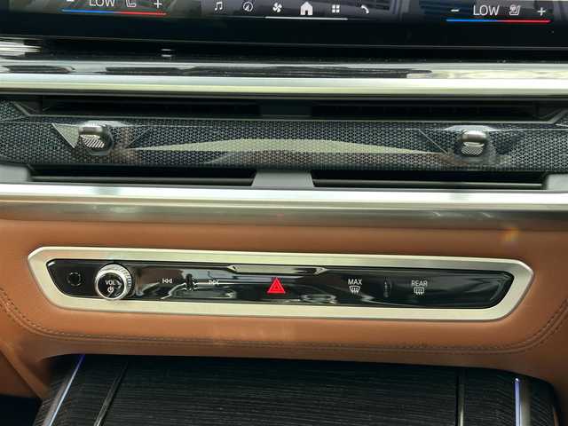 ＢＭＷ ＢＭＷ Ｘ７ xDrive40d Mスポーツ 福岡県 2023(令5)年 2.3万km カーボンブラックM ワンオーナー/純正ナビ（AM/FM/BT/ワンセグTV/AppleCarPlay)/ツインサンルーフ/ヘッドアップディスプレイ/前席メモリーシート/全席パワーシート/全席シートヒーター/前席エアシート/アラウンドビューモニター/ステアリングヒーター/クリアランスソナー/ドライブレコーダー/Bowers & Wilkinsサウンド/パワーバックドア/LEDライト/本革巻ステアリング/USB入力端子/純正23インチアルミホイール/スペアキー×１/保証書/取扱説明書
